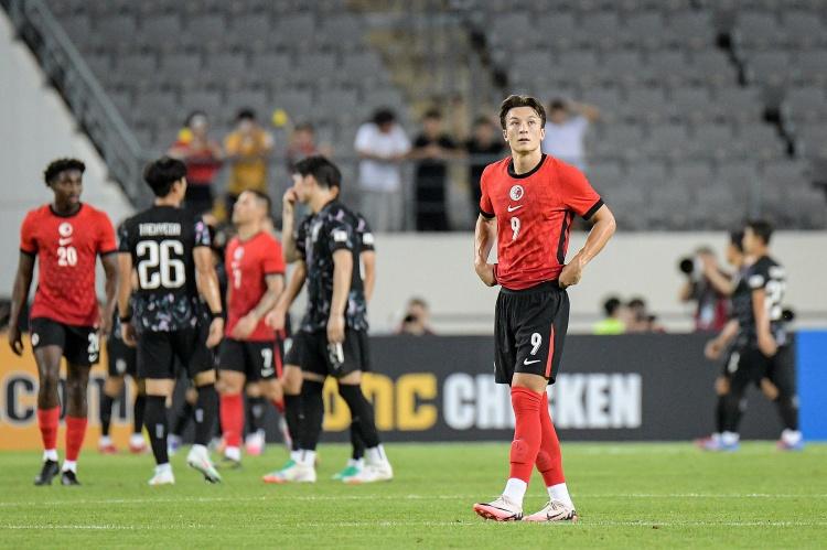 利物浦官方：斯洛特助教胡尔肖夫、彼得斯、范布隆克霍斯特离任